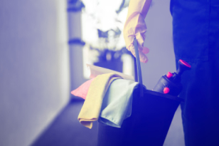 op_detailing-cleaning-salon-with-polishing-spray-SNMF3J5-3